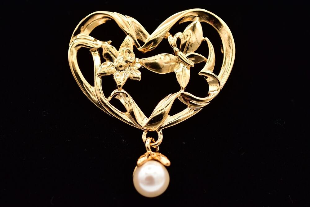 Vintage RA Gold Heart Flower Butterfly Pearl Dangle Brooch Romantic Pin 80s A25